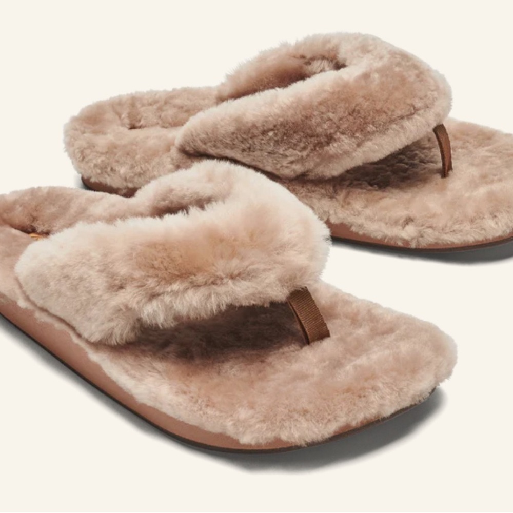 Olukai Women’s Fuzzy Slipper Sandals Flip Flops, Kīpe'a Heu, Size 6